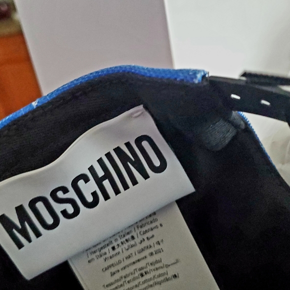Moschino" Tony the Tiger" cap ,hat Italy,new in box adjusts unisex /tags +699 - Picture 5 of 12